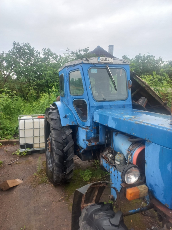 t402
